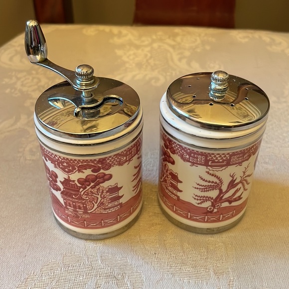 Flintridge Olde Thompson Red Mill salt mill and pepper mill set, rare! - Picture 3 of 8